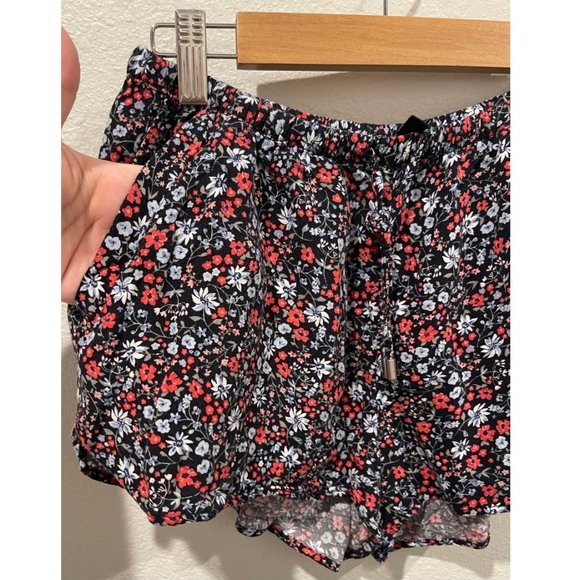 H&M Floral Mini Shorts - Picture 4 of 5